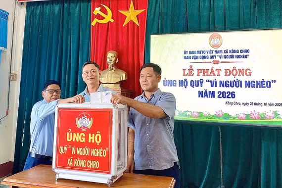 Kông Chro vận động hơn 33 triệu đồng ủng hộ Quỹ “Vì người nghèo”