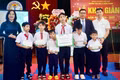 UBND phường Hội Phú tiếp nhận thẻ BHYT, học bổng hỗ trợ học sinh khó khăn