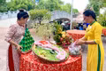 tại Bảo tàng Quang Trung, UBND xã Tây Sơn tổ chức Hội thi “Trang trí mâm lễ vật dâng cúng Vua”, thu hút 9 đội thi đến từ các thôn trên địa bàn xã tham gia.