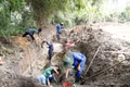 Quy tập hài cốt liệt sĩ tại phường An Nhơn Bắc từ nguồn tin do người dân cung cấp.