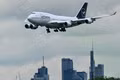 Pin dự phòng bốc cháy, chuyến bay Lufthansa phải chuyển hướng an toàn