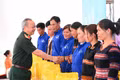 Dệt màu xanh ấm no trên miền biên viễn