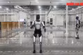 Robot Trung Quốc khiến thế giới sững sờ: Từ cọ bồn cầu đến chơi đàn piano như nghệ sĩ