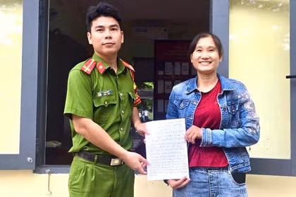 Công an Ia Pa hỗ trợ người chuyển nhầm hơn 22 triệu đồng nhận lại tiền