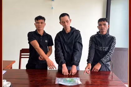 Khởi tố 4 đối tượng sử dụng trái phép chất ma túy trong chòi rẫy ở xã Đak Sơmei