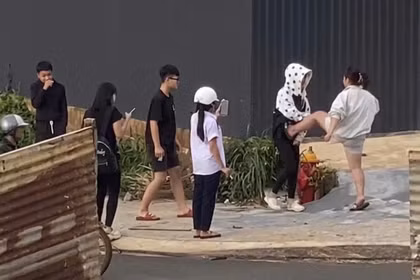 Làm rõ vụ nữ sinh lớp 7 bị bạn đánh ở phường Hội Phú 