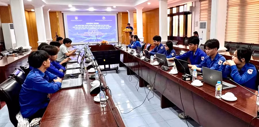 quang-canh-chuong-trinh-tap-huan-tai-diem-cau-truong-dai-hoc-quy-nhon.jpg