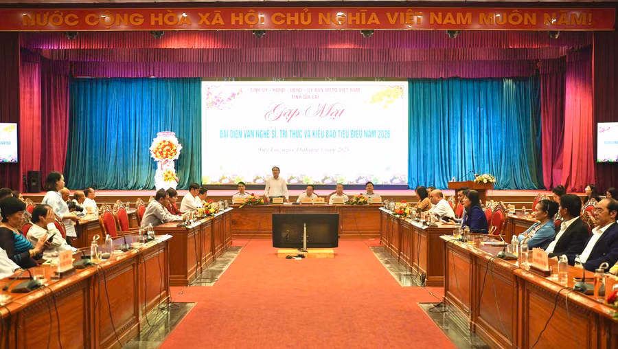 quang-canh-buoi-gap-mat.jpg