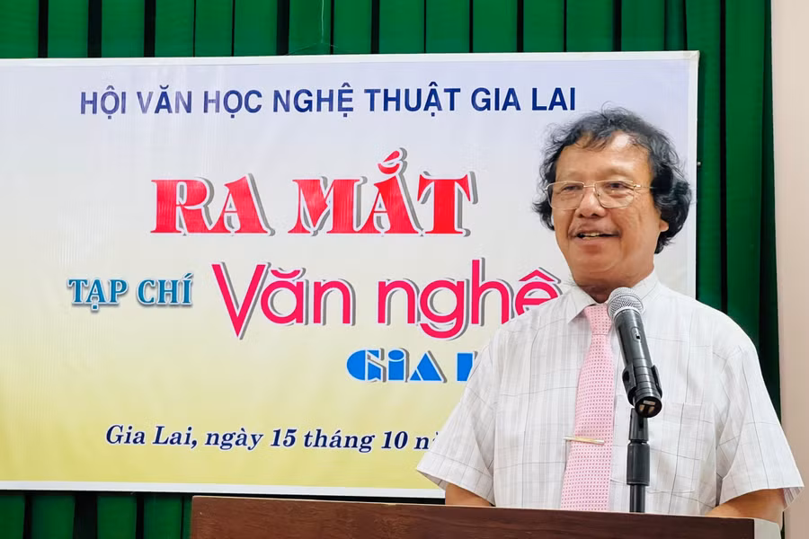 nha-van-nha-bao-tran-quang-khanh-giu-chuc-tong-bien-tap-tap-chi-van-nghe-gia-lai.jpg