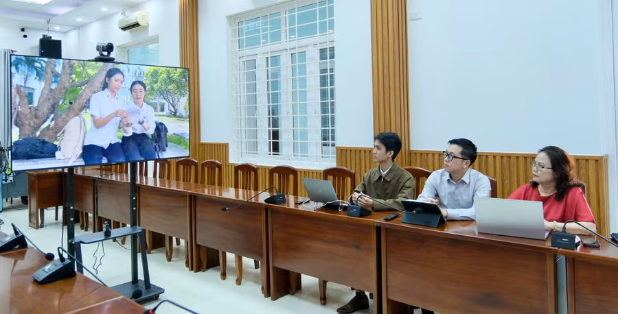 10-nhom-thi-sinh-tham-gia-vong-chung-ket-cuoc-thi-olympic-tieng-anh-toi-la-cong-dan-toan-cau.jpg
