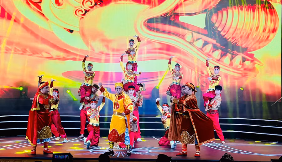 tiet-muc-tay-son-anh-hung-hoi-tu-do-cac-nghe-si-va-vu-doan-bieu-dien.jpg