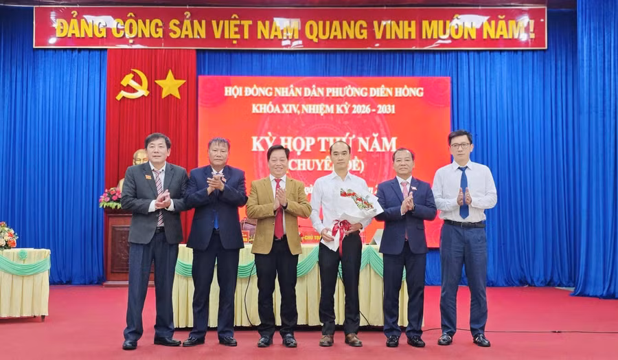 ong-hoang-ngoc-luan-truong-phong-tai-chinh-ke-hoach-duoc-bau-bo-sung-uy-vien-ubnd-phuong-khoa-xiv.jpg