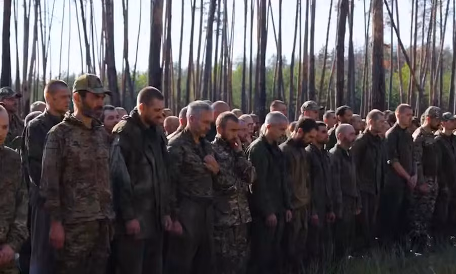 cac-quan-nhan-duoc-cho-la-tu-binh-nga-trong-video-do-quan-doan-3-ukraine-dang-hom-289.png