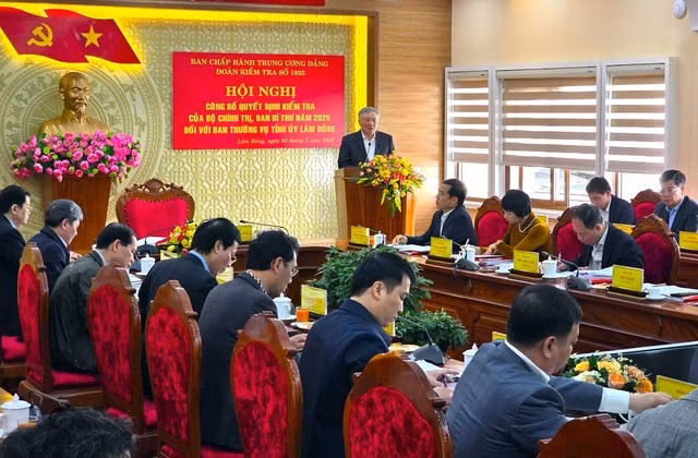 Phó thủ tướng Thường trực Nguyễn Hòa Bình phát biểu chỉ đạo hội nghị.