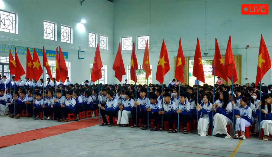 ron-rang-ngay-khai-giang-o-truong-thcs-va-thpt-y-don-4-1906.jpg