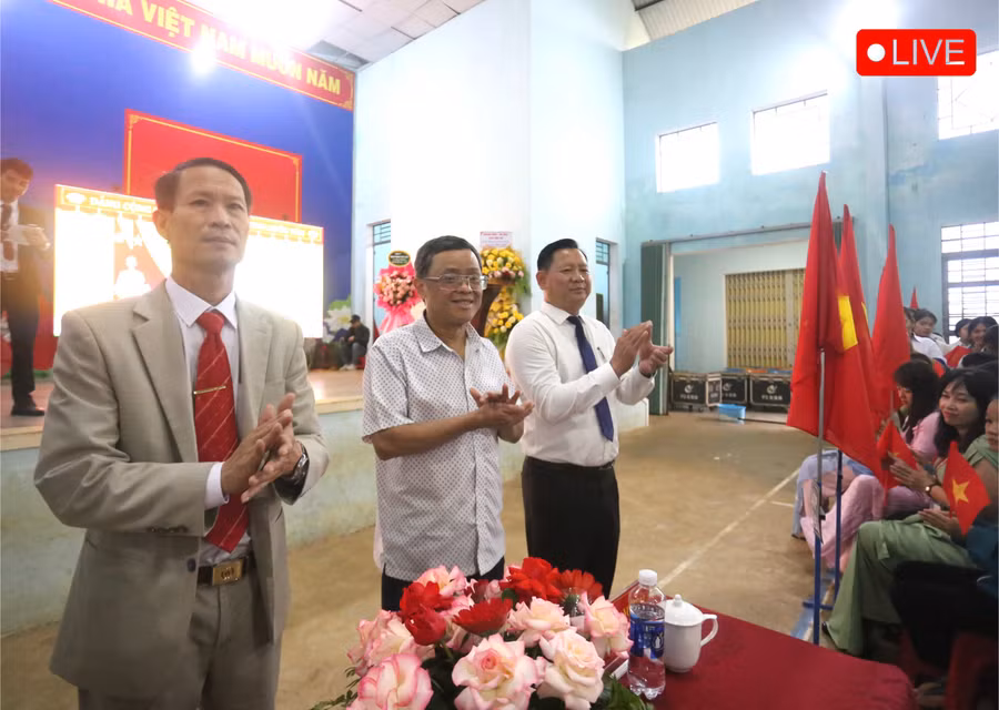 dong-chi-phan-quang-thai-tinh-uy-vien-pho-truong-ban-thuong-truc-ban-noi-chinh-tinh-uy-du-le-khai-giang-tai-truong-thpt-vo-nguyen-giap-anh-van-ngoc-4328.jpg