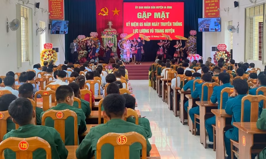 chieu-12-3-ubnd-huyen-ia-grai-to-chuc-gap-mat-on-lai-truyen-thong-65-nam-llvt-huyen.jpg
