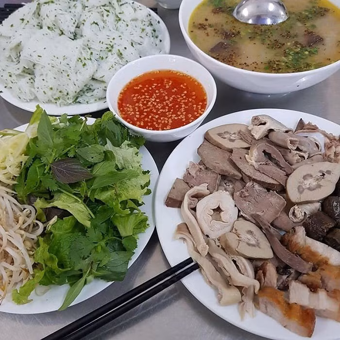 banh-hoi-chao-long-quy-nhon-2.jpg
