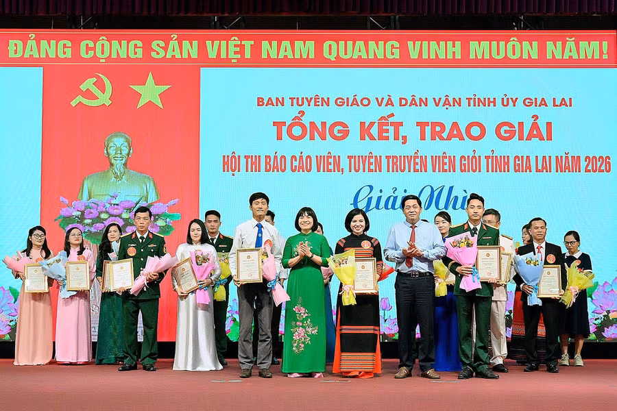 3-thi-sinh-dat-giai-nhi.jpg