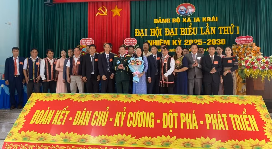 ban-chap-hanh-dang-bo-xa-ia-krai-khoa-i-ra-mat-nhan-nhiem-vu.jpg