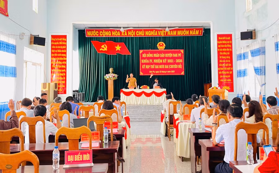 cac-dai-bieu-bieu-quyet-tai-ky-hop.jpg