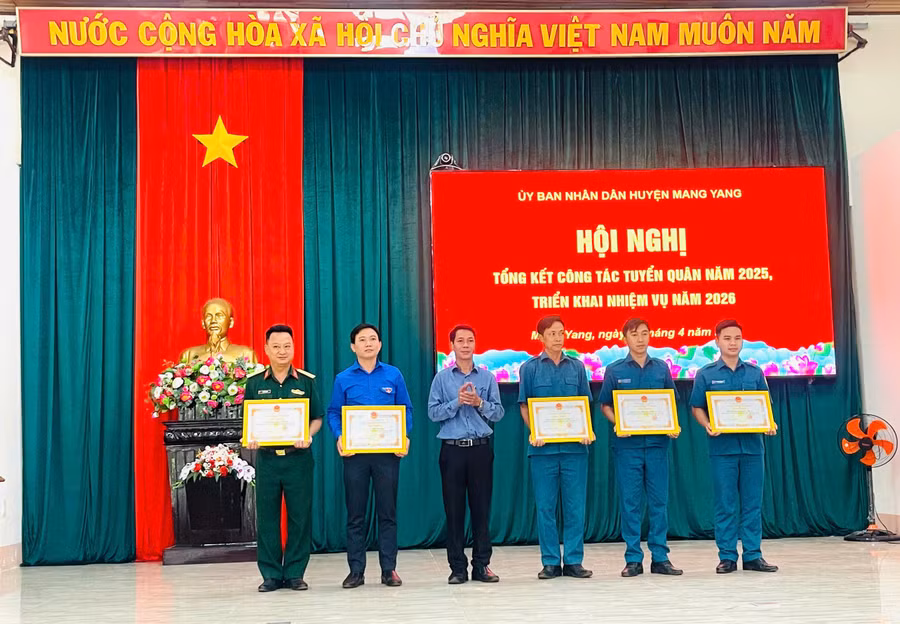 khen-thuong.jpg
