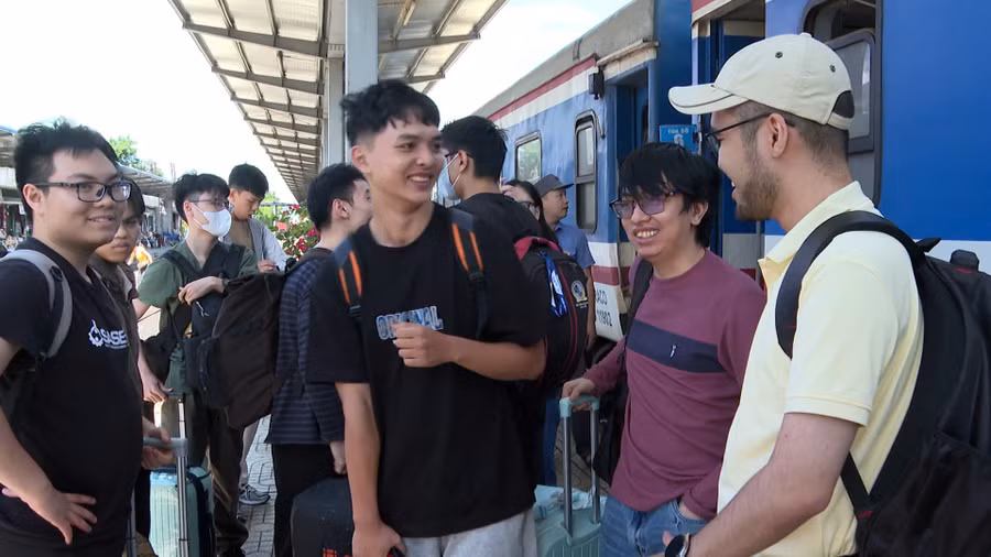 trai-qua-hanh-trinh-dai-song-cac-thi-sinh-ho-hoi-bat-chuyen-sau-khi-den-noi.jpg