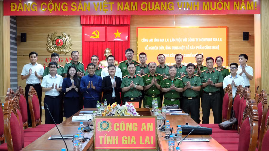 cac-dai-bieu-tham-du-hoi-nghi.jpg