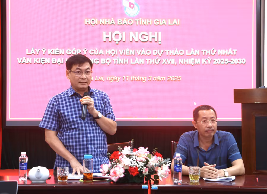 nha-bao-huynh-kien-tong-bien-tap-bao-gia-lai-chu-tich-hoi-nha-bao-tinh-danh-gia-cao-cac-y-kien-dop-gop-tai-hoi-nghi.jpg