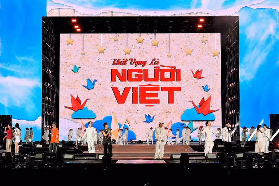 cac-nghe-si-tre-khuay-dong-chuong-trinh.jpg