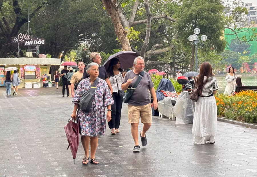 khach-du-lich-quoc-te-den-viet-nam-tang-manh.jpg