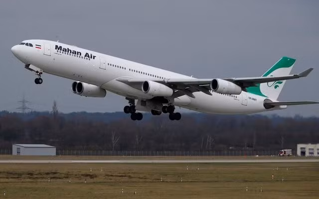 mot-chiec-airbus-a340-300-cua-hang-hang-khong-iran-mahan-air-cat-canh-tu-san-bay-dusseldorf-duc-hoi-thang-12019-anh-reuters.jpg