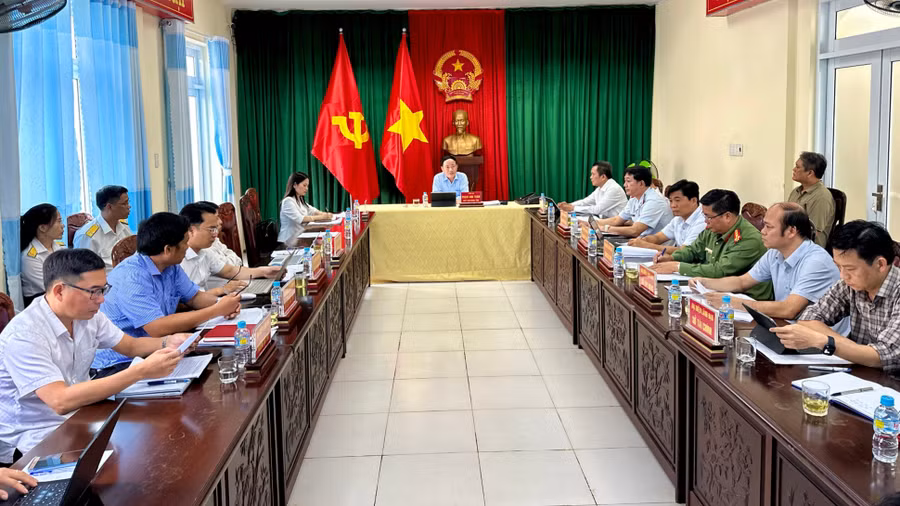 1-pho-bi-thu-tinh-uy-chu-tich-ubnd-tinh-pham-anh-tuan-chu-tri-buoi-tiep-doi-thoai-voi-cong-dan-dinh-ky-thang-8-2025-anh-ha-duy.jpg