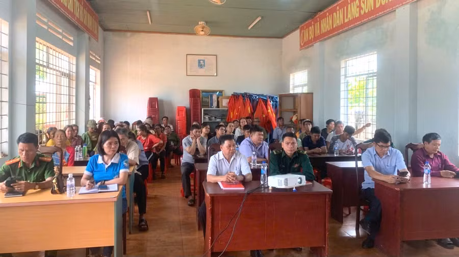quang-canh-tuyen-truyen-van-dong-nguoi-dan-tham-gia-bao-ve-chu-quyen-lanh-tho-an-ninh-bien-gioi-quoc-gia-tai-xa-ia-nan-anh-na1jpg1.jpg