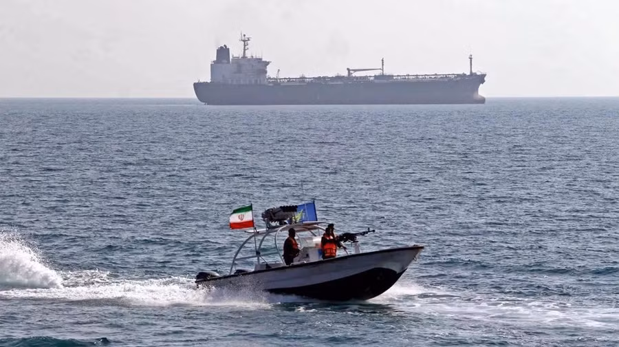 xuong-cao-toc-iran-tren-vinh-ba-tu-anh-tasnimjpg.jpg