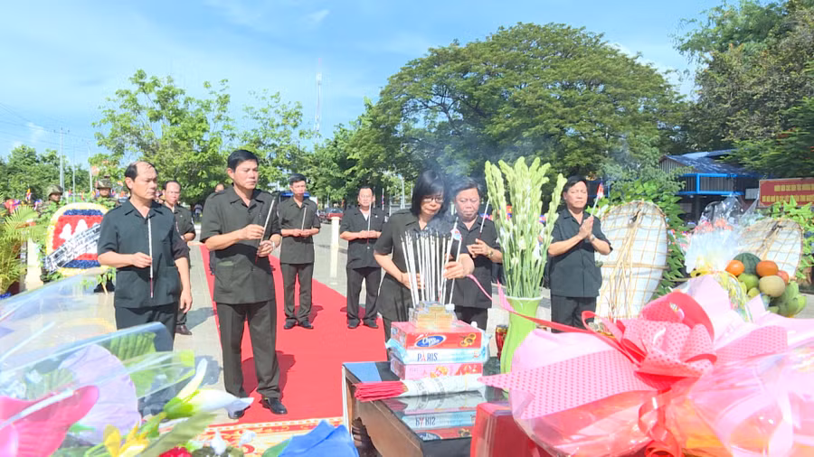 ban-chuyen-trach-tinh-gia-lai-dang-huong-tuong-niem-cac-liet-sy.jpg