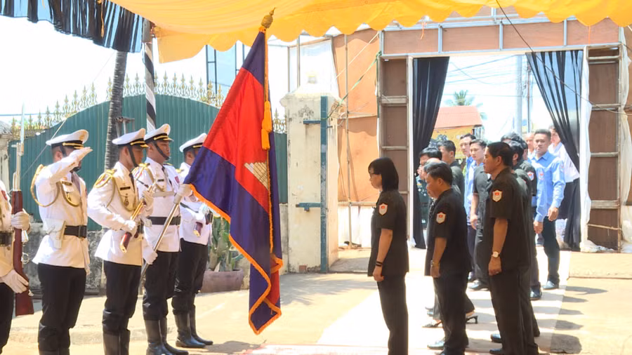doan-cong-tac-tinh-gia-lai-thuc-hien-nghi-le-truoc-khi-vao-vieng-ngai-muong-poy.jpg