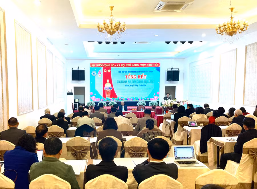 quang-canh-buoi-le.jpg