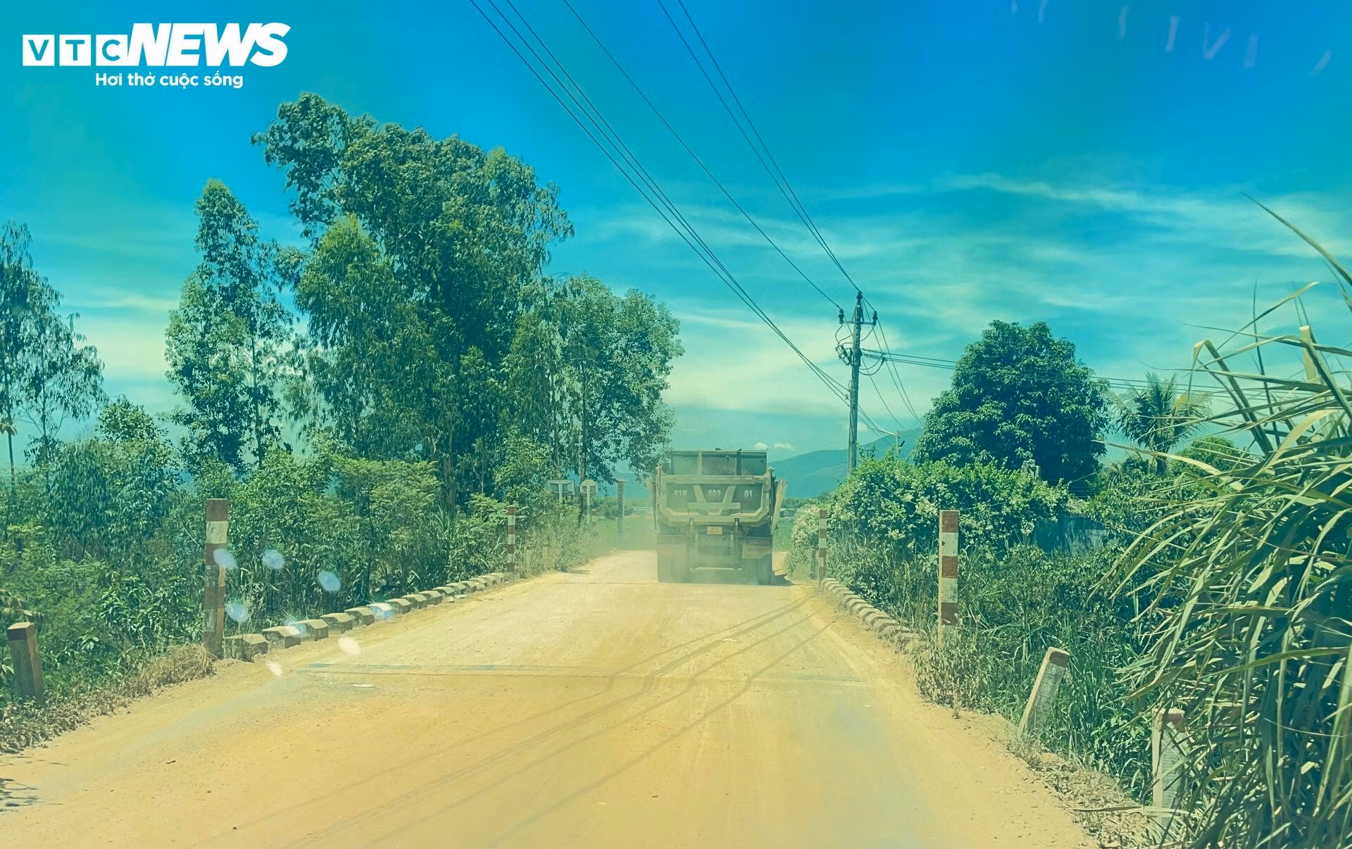 Từ khi dự án cao tốc Bắc - Nam đoạn qua Thị xã An Nhơn (Bình Định) được triển khai, người dân thôn Đồng Lâm liên tục sống trong cảnh khói bụi ô nhiễm...