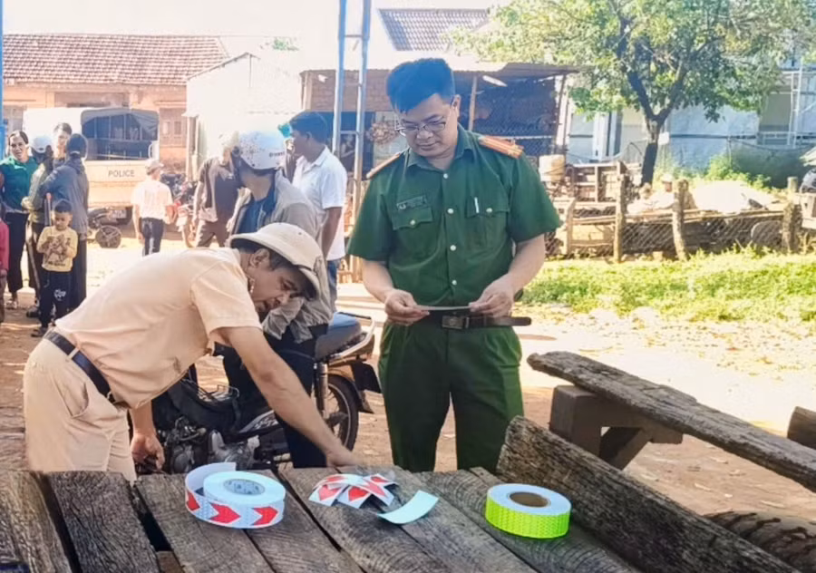 gia-lai-tuyen-truyen-ky-cam-ket-bao-dam-an-toan-giao-thong-doi-voi-nguoi-dieu-khien-xe-cong-nong.jpg