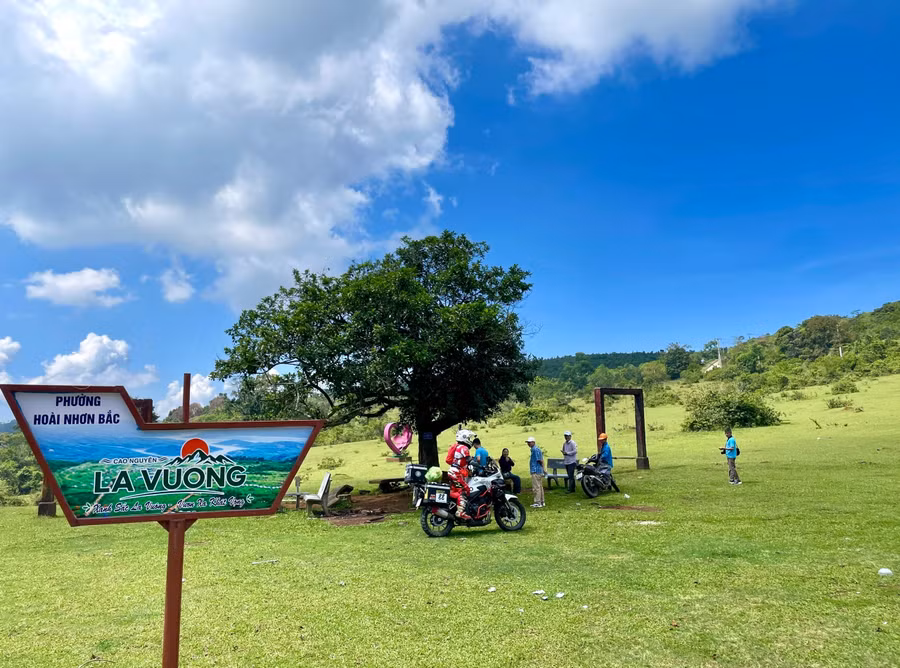 hoi-nha-bao-tinh-gia-lai-to-chuc-di-thuc-te-co-so-tai-phuong-hoai-nhon-bac.jpg