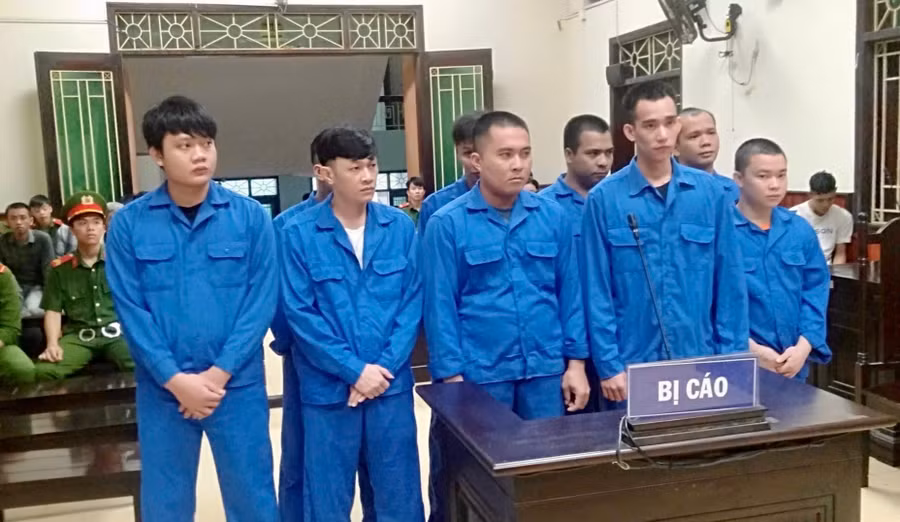 lanh-an-tu-vi-toi-mua-ban-nguoi-duoi-16-tuoi-va-giu-nguoi-trai-phap-luat.jpg