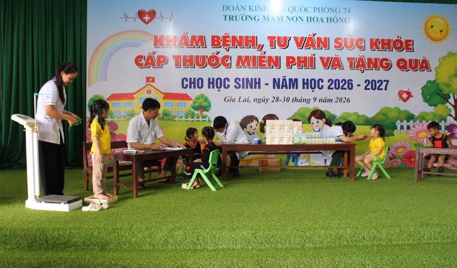 doan-kinh-te-quoc-phong-74-kham-suc-khoe-cho-520-tre-truong-mam-non-hoa-hong.jpg