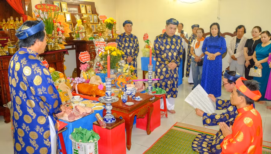 nha-hat-nghe-thuat-truyen-thong-tinh-gia-lai-to-chuc-le-gio-to-nghiep-san-khau.jpg