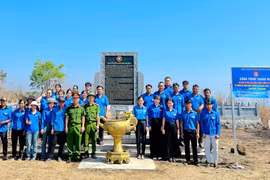 Đoàn xã Ia Hrú tổ chức hành trình về nguồn tại di tích chiến thắng Plei Ring