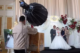Photobooth di động thu hút người dân Pleiku