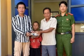 Tự nguyện trả lại tài sản cho người đánh rơi