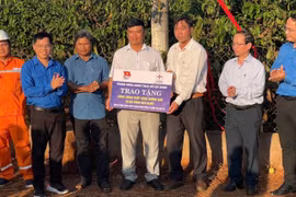 Bàn giao 3 công trình “Thắp sáng đường quê” tại Gia Lai