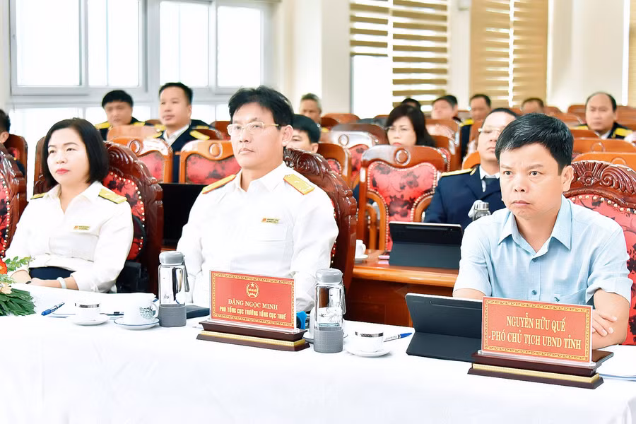 Đại diện lãnh đạo UBND tỉnh Gia Lai và Tổng cục Thuế dự Hội nghị trực tuyến tổng kết công tác thuế năm 2023, triển khai nhiệm vụ năm 2024. Ảnh: Đức Thụy