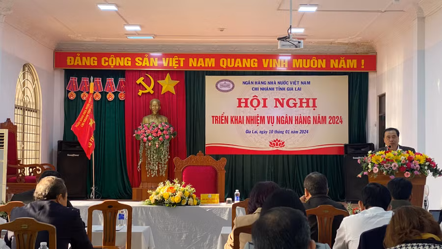 Ông Nguyễn Hữu Nghị-Giám đốc NHNN-Chi nhánh tỉnh Gia Lai phát biểu tại hội nghị triển khai nhiệm vụ ngân hàng năm 2024. Ảnh: Sơn Ca